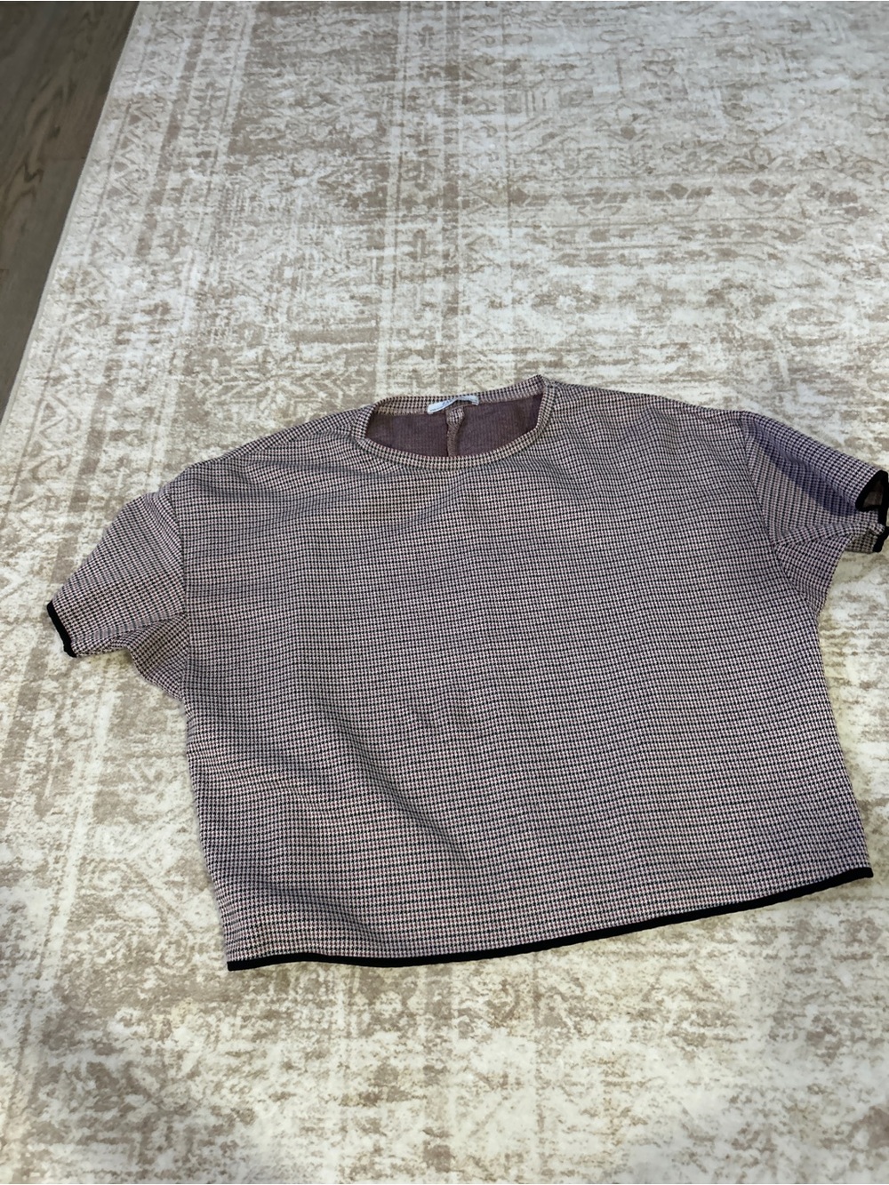 Casual Short-Sleeve Crewneck Shirt in Burgundy Check women’s Zara houndstooth